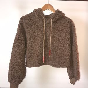 CROPPED HOODED TEDDY SWEATSHIRT